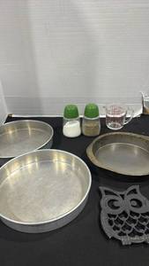 lot 2359 image: Cake pans, owl trivet and more