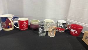 lot 2363 image: Vintage The Flinstones, Tom and Jerry juice glasses, and coffee mugs