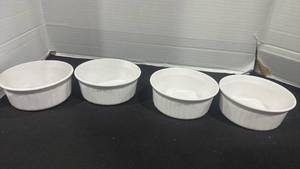 lot 2370 image: 4 Corningware 500 ml casserole dishes
