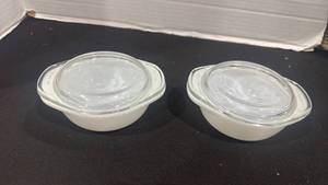 lot 2377 image: Pyrex single serve white casserole dish with glass lid