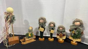 lot 2392 image: Wooden Christmas decor