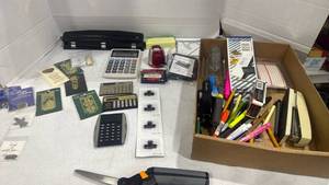 lot 2458 image: Office supplies including highlighters, calculators, mini speaker and more