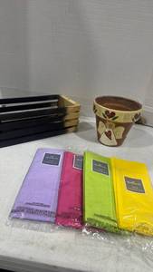 lot 2467 image: Hallmark Tissue Paper and more