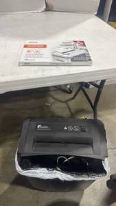 lot 2468 image: Fellowes paper shredder with dual purpose sheets
