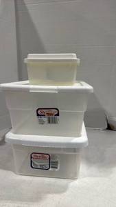 lot 2485 image: Sterilite plastic storage containers bigger ones are 15 qt