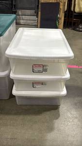lot 2490 image: 3 Sterilite plastic containers 32 qt