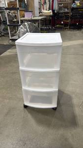 lot 2493 image: 3 drawer Sterilite cart 21.5x12x14.5
