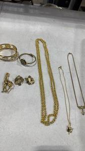 lot 1621 image: Womens necklaces, watch and more