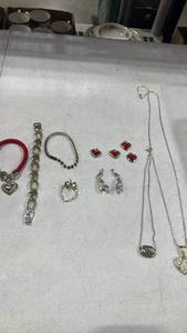 lot 1622 image: Womens jewelry