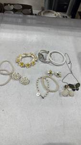 lot 1624 image: Womens jewelry