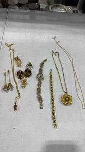 lot 1626 image: Womens jewelry