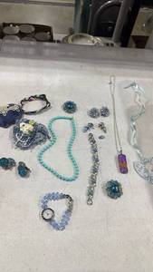 lot 1630 image: Womens jewelry