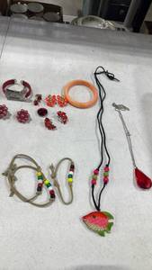 lot 1638 image: Womens jewelry