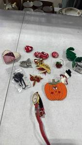 lot 1639 image: Holiday pins and more