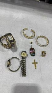 lot 1640 image: Womens jewelry