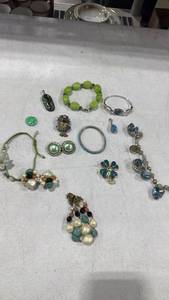 lot 1650 image: Womens jewelry