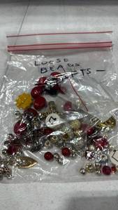 lot 1652 image: Craft beads