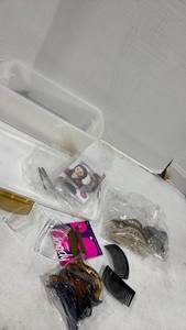 lot 2502 image: Hair accessories and small Sterilite container
