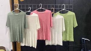 lot 2601 image: Ladies short sleeved sweaters