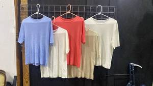 lot 2602 image: Ladies short sleeve sweaters
