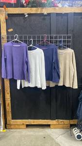 lot 2607 image: Ladies long sleeve tops size XL