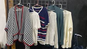 lot 2616 image: Ladies cardinals and shawl size L-XL
