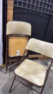 lot 2705 image: 4 padded folding chairs