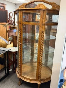 lot 821 image: Curved etched glass with twisted oak top lit single door locking curio cabinet with key 65 x 39 x 15 in