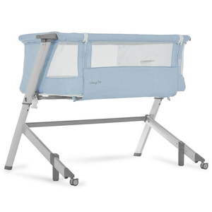 lot 81 image: Dream On Me Skylar Bassinet and Bedside Sleeper - Blue - Retail $434
