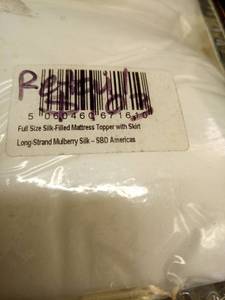 lot 1054 image: SBD Americas Full Size Silk-Filled Mattress Topper with Skirt Long-Strand Mulberry Silk - Retail $103