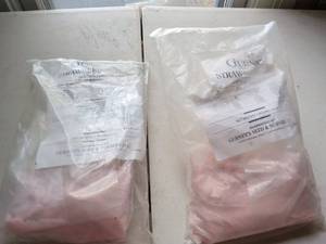 lot 114 image: Gurneys Seed & Nursery Strawberry 10-52-17 Water Soluble Fertilizer 1 lb