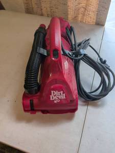 lot 126 image: Dirt devil hand held vacuum