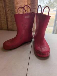 lot 136 image: Coleman Kids Rain Boots Size 223 A4072204415