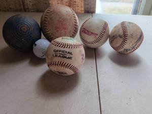 lot 142 image: Lot of 5 Baseballs Official League and Vintage Sports Balls
