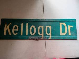 lot 146 image: Kellogg Dr Street Sign