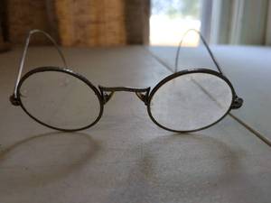 lot 151 image: Round Frame Eyeglasses with Wire Temples