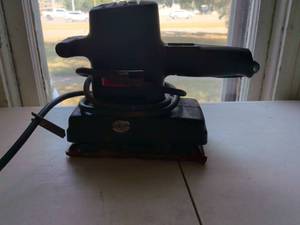 lot 154 image: Sears Craftsman Straight-Line Dual Motion Orbital Finishing Sander
