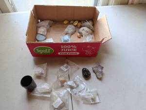 lot 173 image: Mineral and Rock Specimen Collection Lot with Display Box