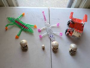 lot 179 image: Beaded Figurine Set Skulls Insects Craft Kit 7 Pieces