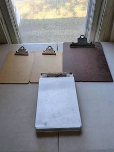 lot 183 image: Clipboard Lot 4 Pieces Mixed Sizes