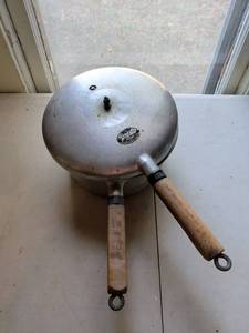 lot 198 image: Presto Cooker Pressure Cooker with Lid and Wooden Handles