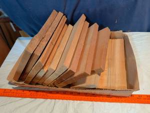 lot 200 image: Assorted pieces of wood
