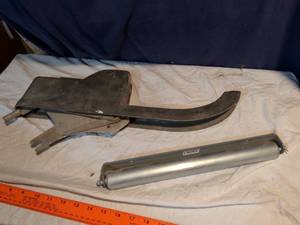 lot 206 image: A roller that goes to a roller stand and some kind of gadget that hooks a vintage saw