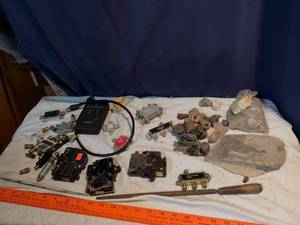 lot 208 image: RadioShack Cable TVSatellite Components Lot with Splitters Connectors and Amplifiers