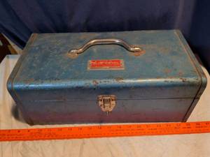 lot 213 image: Belknap Blue Grass Tool Box 115-BG Model 2716 Louisville Kentucky