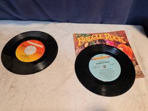 lot 224 image: Fraggle Rock Vinyl Records Lot 7 inch 45 RPM and LP Album