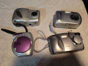 lot 232 image: Lot of 4 Digital Cameras Kodak EasyShare HP PhotoSmart