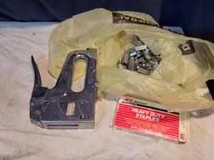 lot 242 image: ACE Hardware Heavy Duty Staples 1000 Count 38 IN with Staple Gun