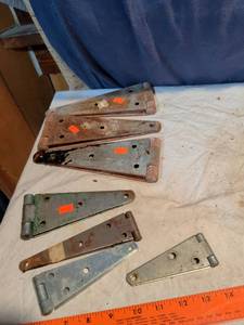 lot 252 image: Lot of 7 Hinges Assorted Sizes