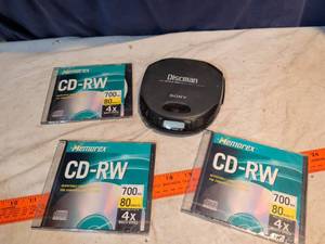 lot 259 image: Memorex CD-RW 700MB 80 Minute 4x Multi Speed 3-Pack with Sony Discman D-E220